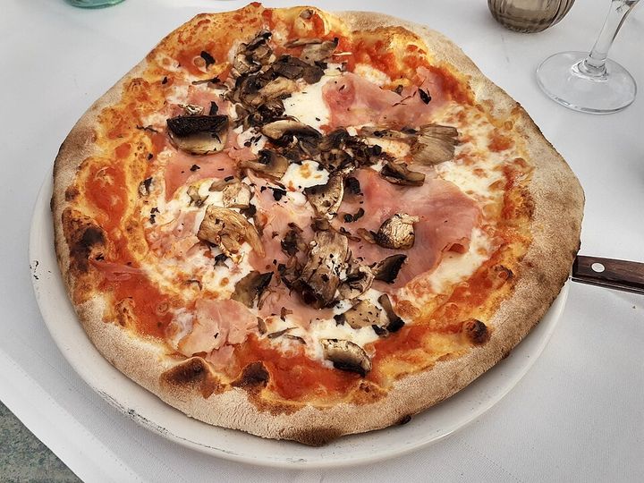 Pizza Prosciutto e Funghi
